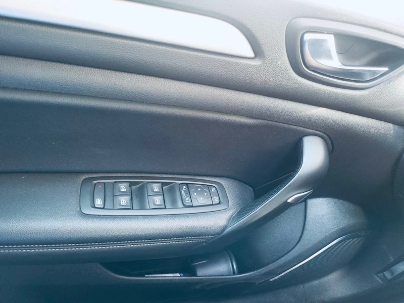 Renault Megane, снимка 11 - Автомобили и джипове - 52555495