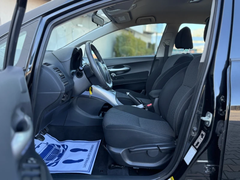 Toyota Auris 1.8i 147к.с. Фейслифт, снимка 6 - Автомобили и джипове - 52918599
