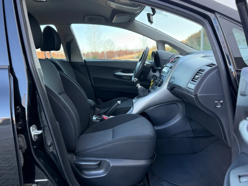 Toyota Auris 1.8i 147к.с. Фейслифт, снимка 7 - Автомобили и джипове - 52918599