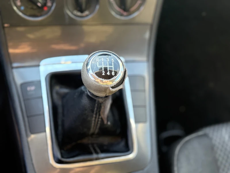 VW Passat 2ка бензин, снимка 4 - Автомобили и джипове - 53109354