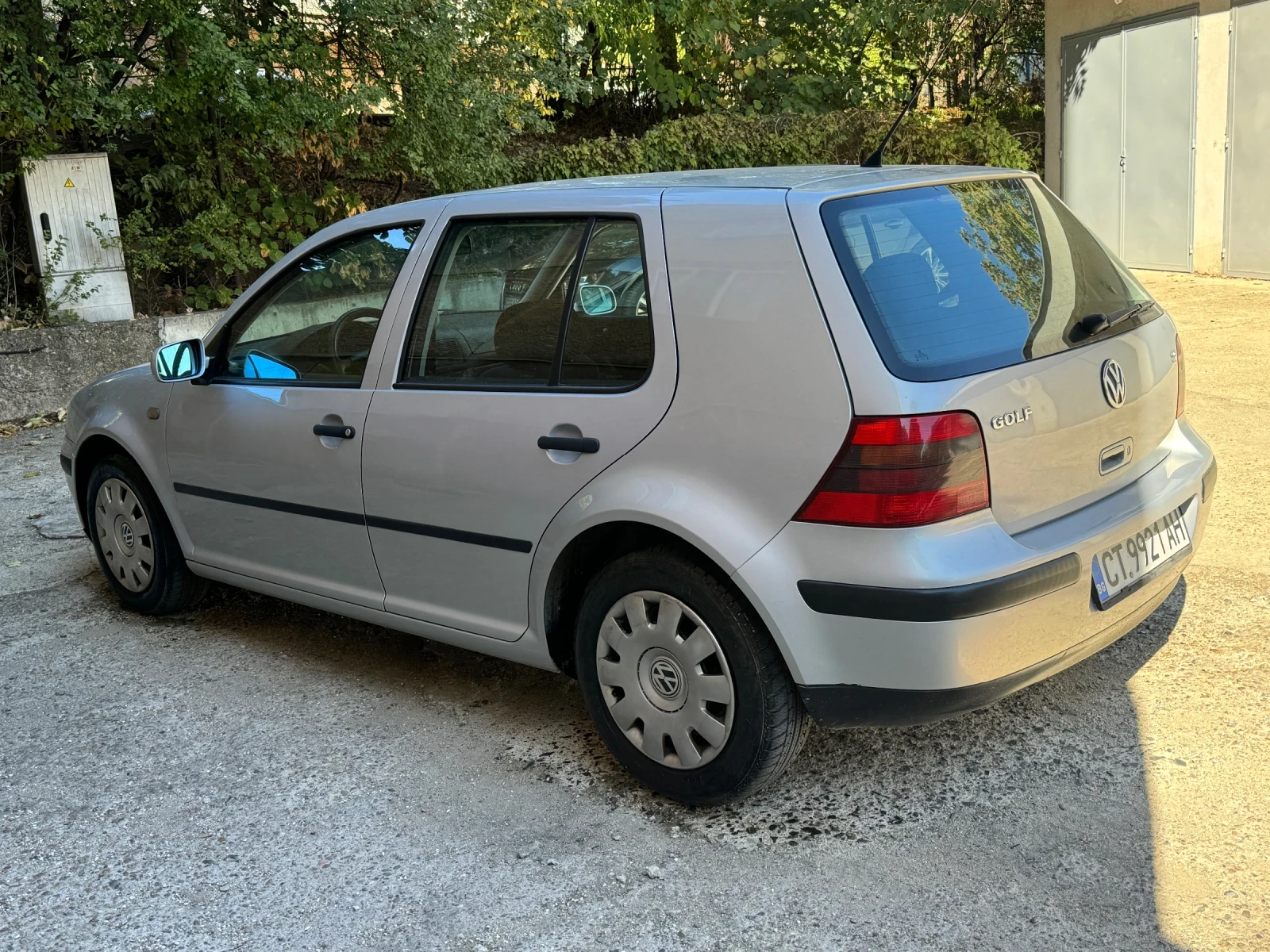 VW Golf 1.6i* Климатик - изображение 6