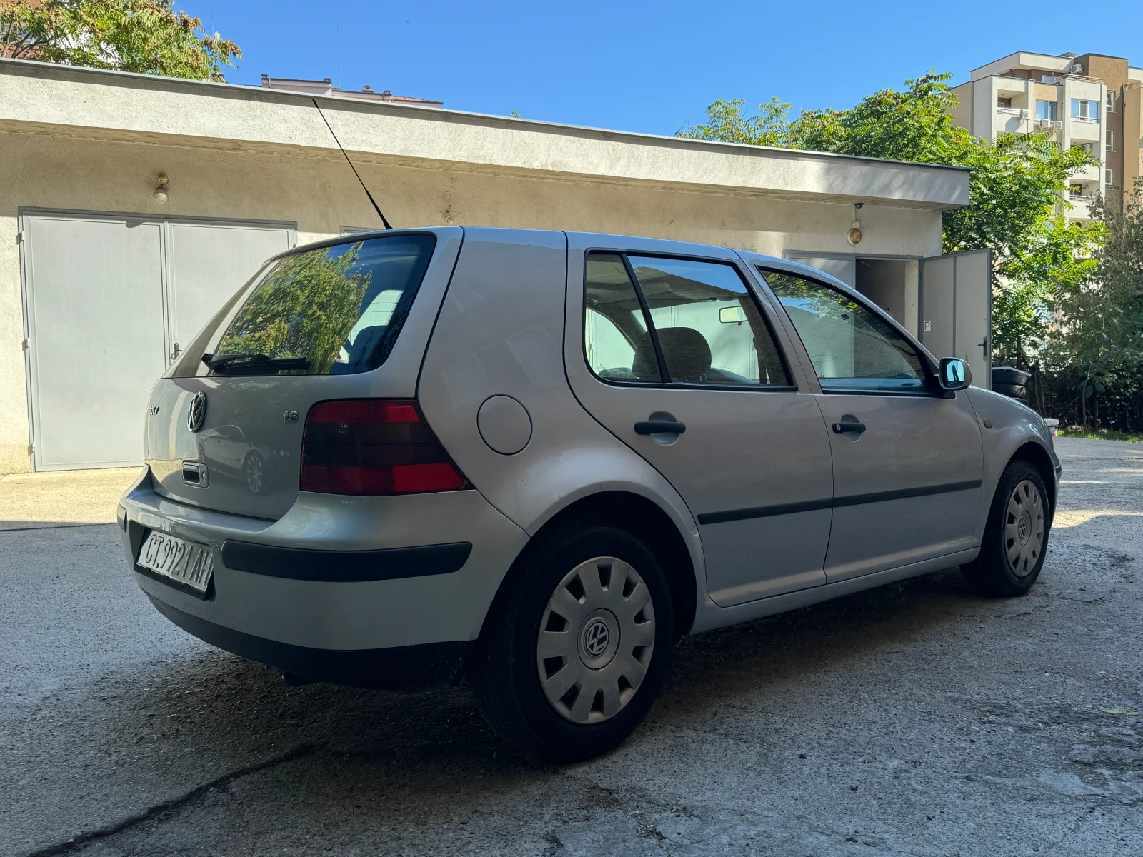 VW Golf 1.6i* Климатик - изображение 4