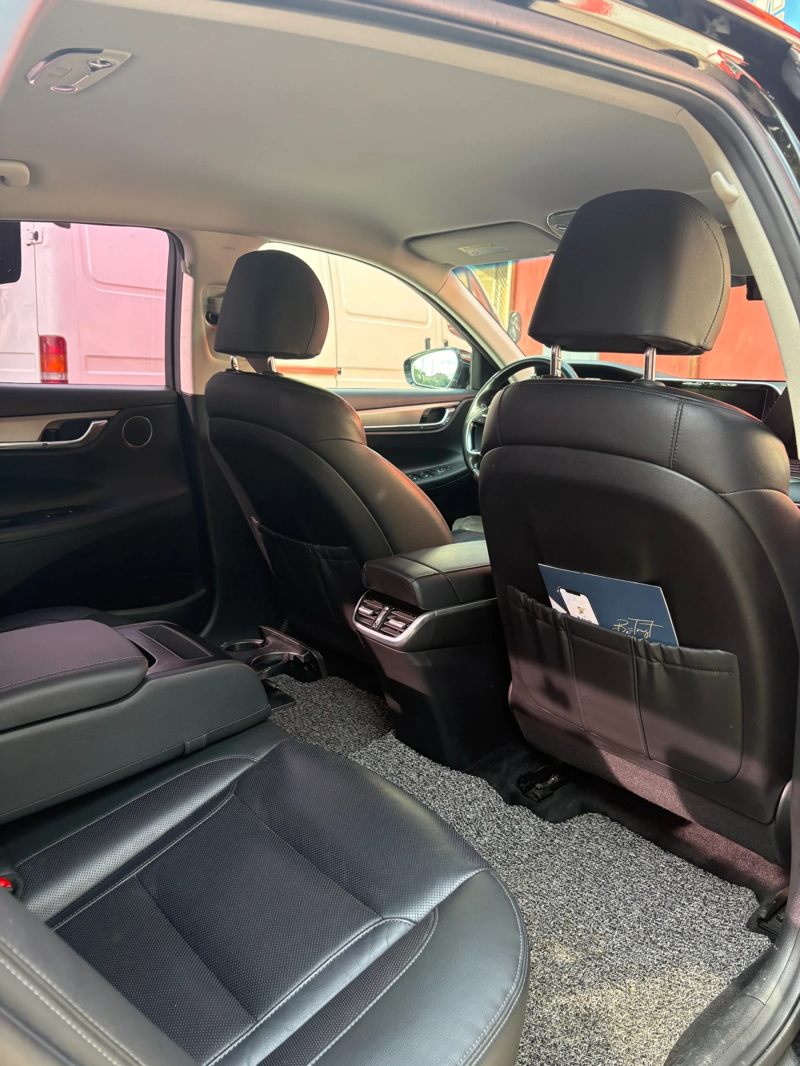Hyundai Grandeur, снимка 10 - Автомобили и джипове - 54388682