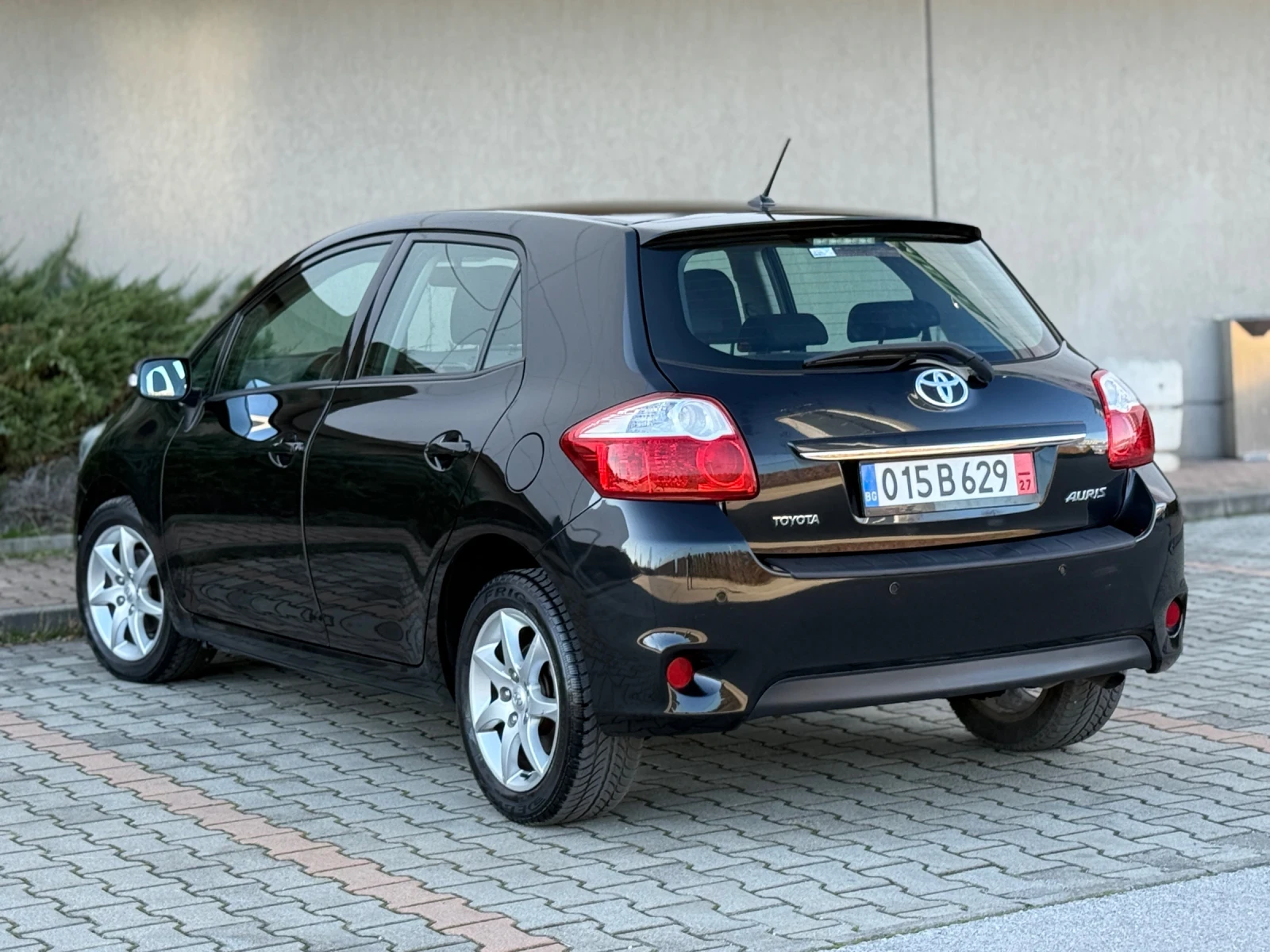 Toyota Auris 1.8i 147к.с. Фейслифт - изображение 4
