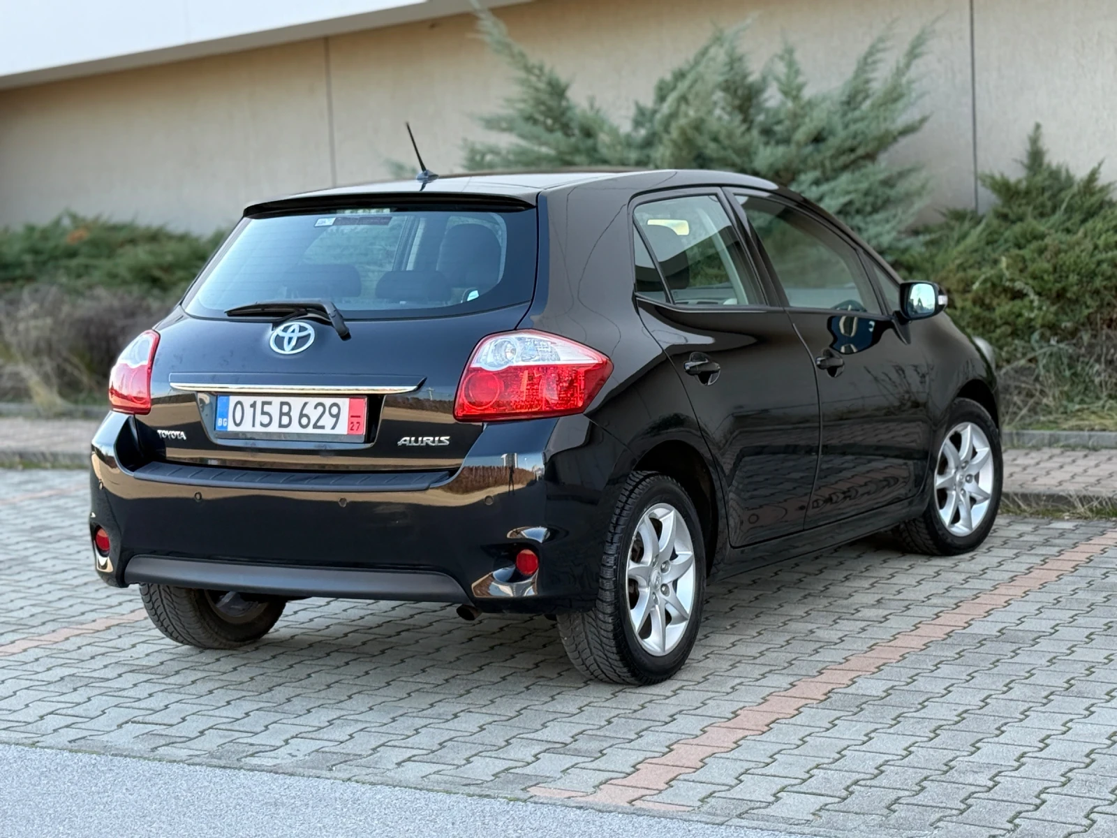 Toyota Auris 1.8i 147к.с. Фейслифт - изображение 5