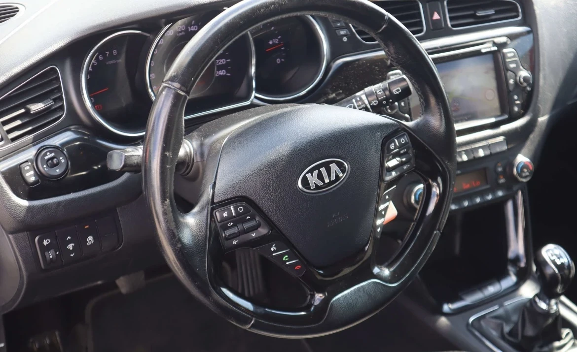 Kia Ceed 1.6, снимка 6 - Автомобили и джипове - 54081722