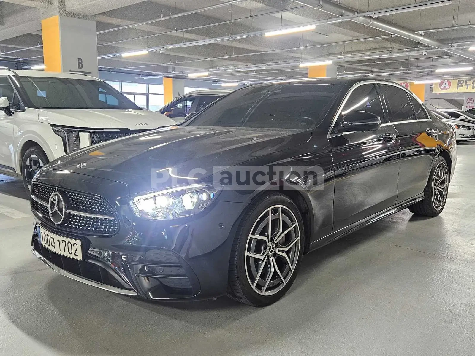 Mercedes-Benz E 220 ПОДГРЕВИ * ПАНО * KEYLESS * BURMESTER 