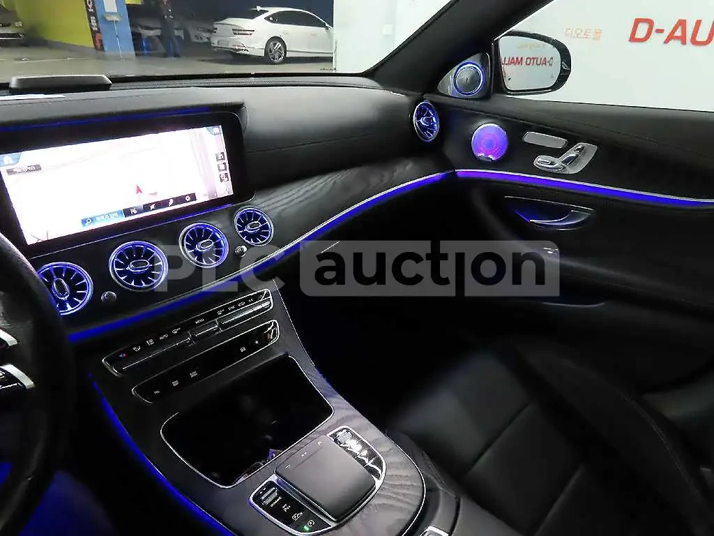 Mercedes-Benz E 220 ПОДГРЕВИ * ПАНО * KEYLESS * BURMESTER , снимка 12 - Автомобили и джипове - 54555015
