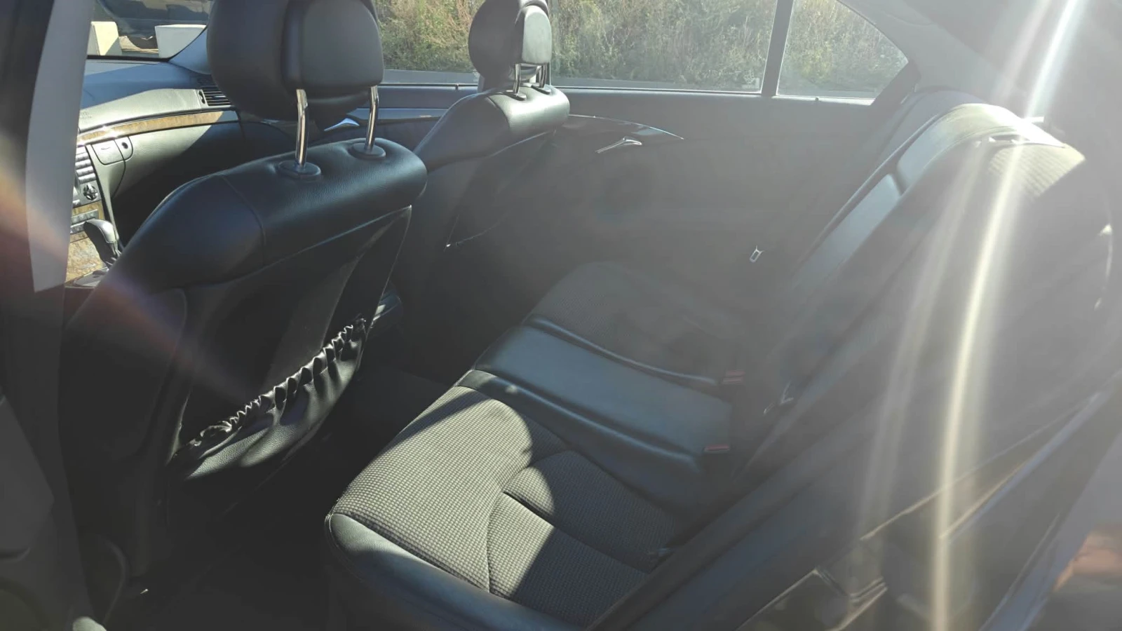 Mercedes-Benz E 220 Elegance, снимка 8 - Автомобили и джипове - 56647051