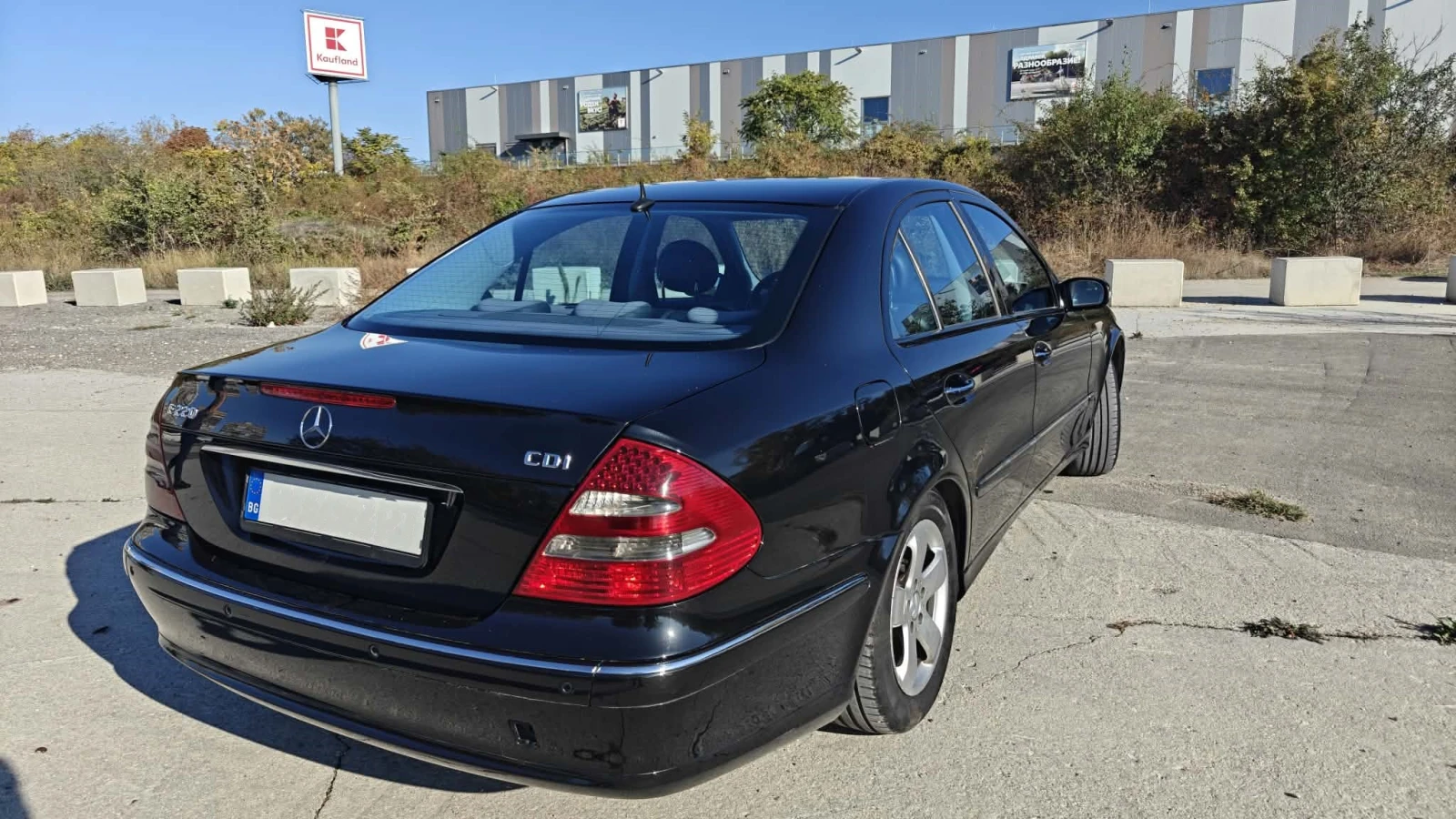 Mercedes-Benz E 220 Elegance, снимка 4 - Автомобили и джипове - 56647051
