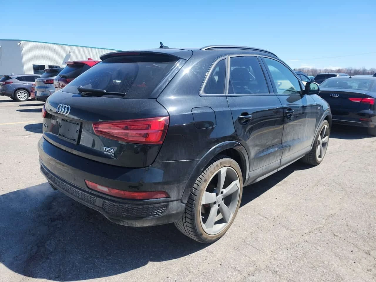 Audi Q3 TECHNIK| BANG & OLUFSEN| PANORAMA| CARFAX| , снимка 3 - Автомобили и джипове - 54318134