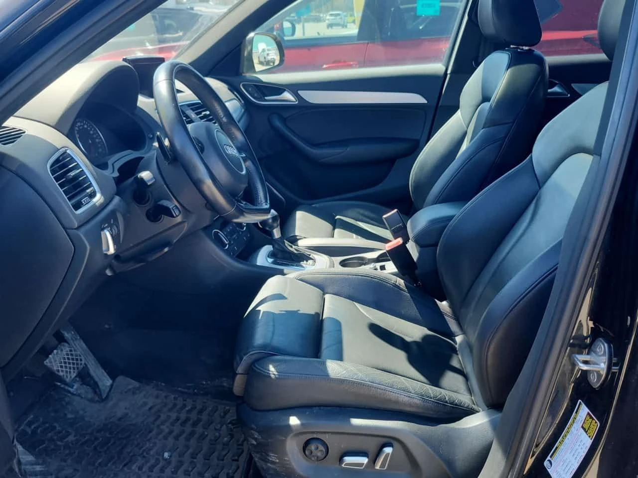 Audi Q3 TECHNIK| BANG & OLUFSEN| PANORAMA| CARFAX| , снимка 7 - Автомобили и джипове - 54318134