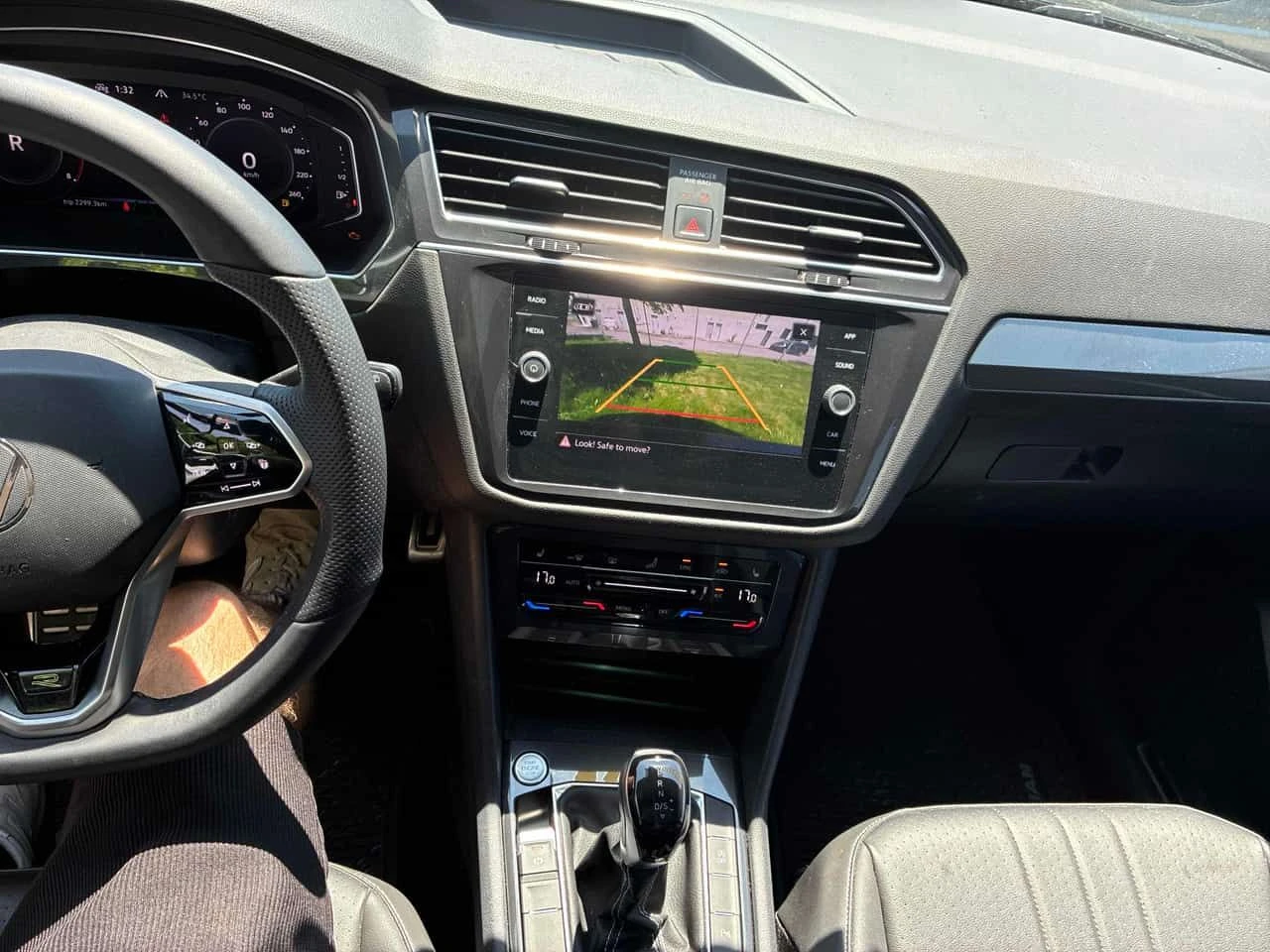 VW Tiguan * Comfortline R Line Black Edition* АВТОКРЕДИТ* , снимка 9 - Автомобили и джипове - 54907656