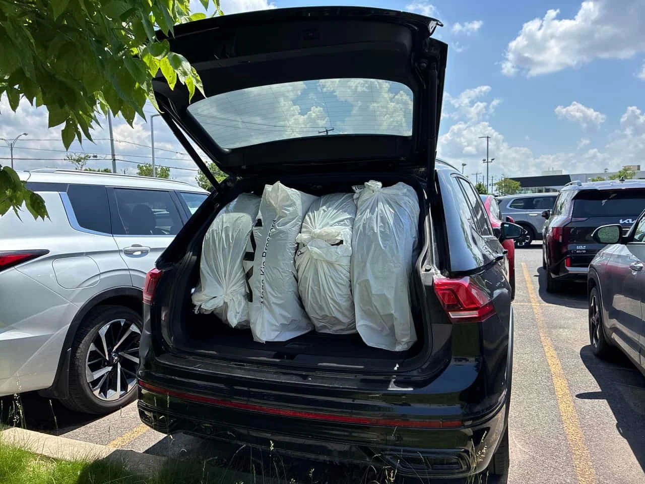 VW Tiguan * Comfortline R Line Black Edition* АВТОКРЕДИТ* , снимка 14 - Автомобили и джипове - 54907656