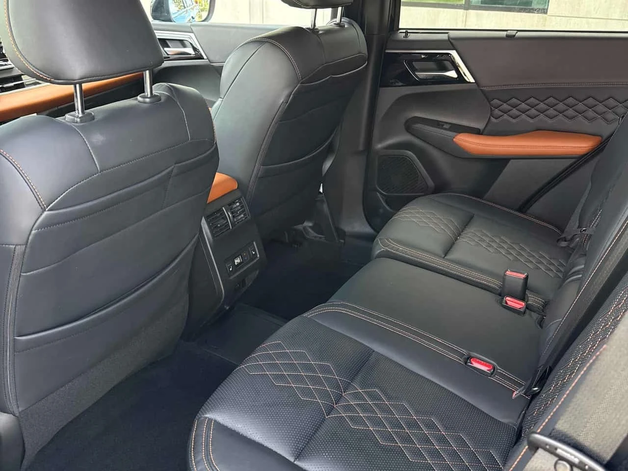 Mitsubishi Outlander * GT * CARFAX * ОПЦИЯ ЗА ФИНАНСИРАНЕ, снимка 10 - Автомобили и джипове - 56252907