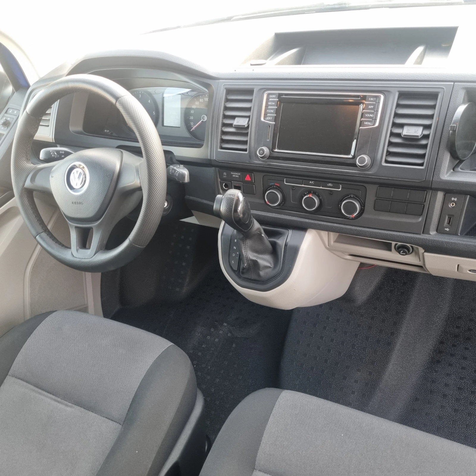 VW Transporter 2.0 150кс Автоматик - изображение 9