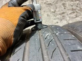 Гуми Летни 235/40R19, снимка 4