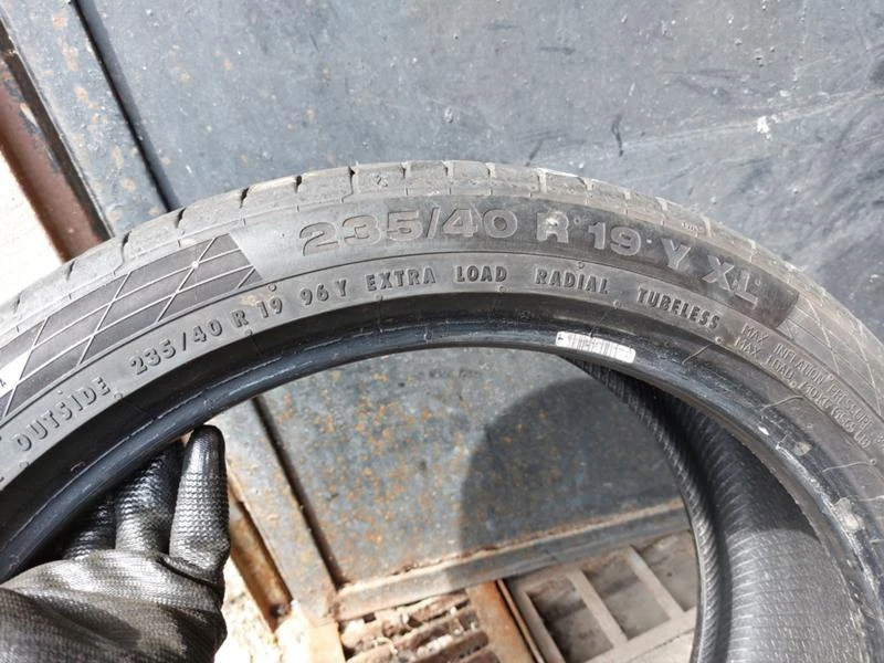 Гуми Летни 235/40R19, снимка 8 - Гуми и джанти - 36802220