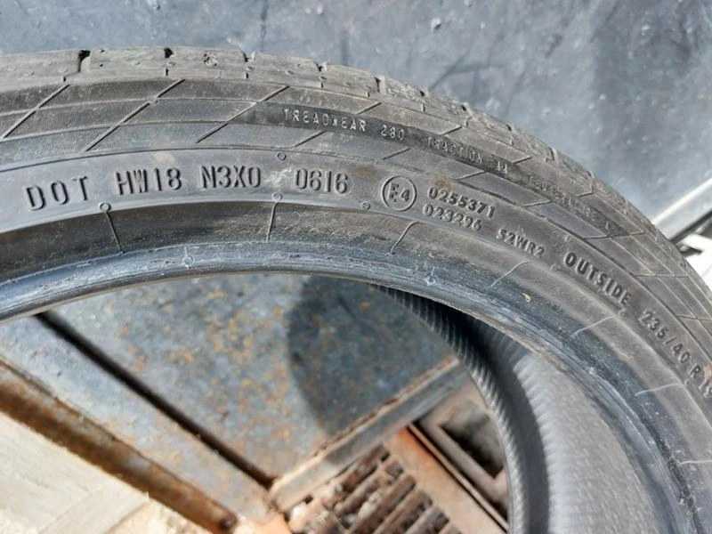 Гуми Летни 235/40R19, снимка 7 - Гуми и джанти - 36802220