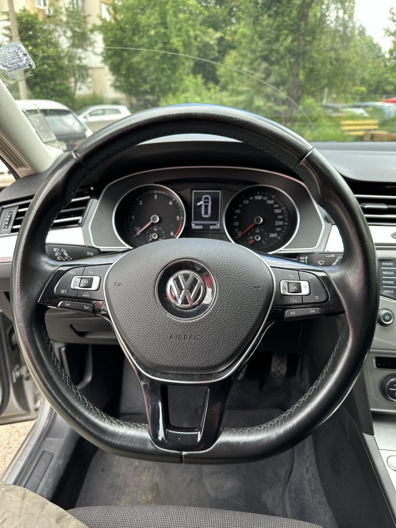 VW Passat, снимка 8 - Автомобили и джипове - 46448277