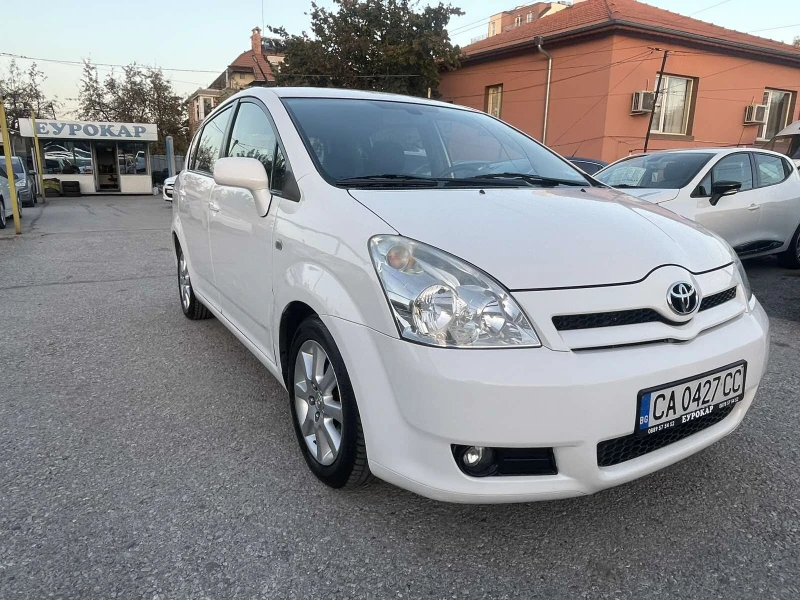 Toyota Corolla verso 2.2D4D-136k.c., снимка 3 - Автомобили и джипове - 47743595