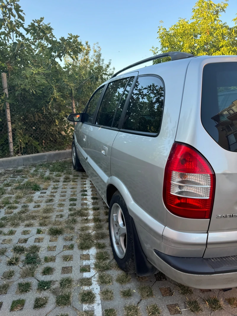 Opel Zafira 2, 2 Дизел , Facelift, 7 места, снимка 11 - Автомобили и джипове - 47920468