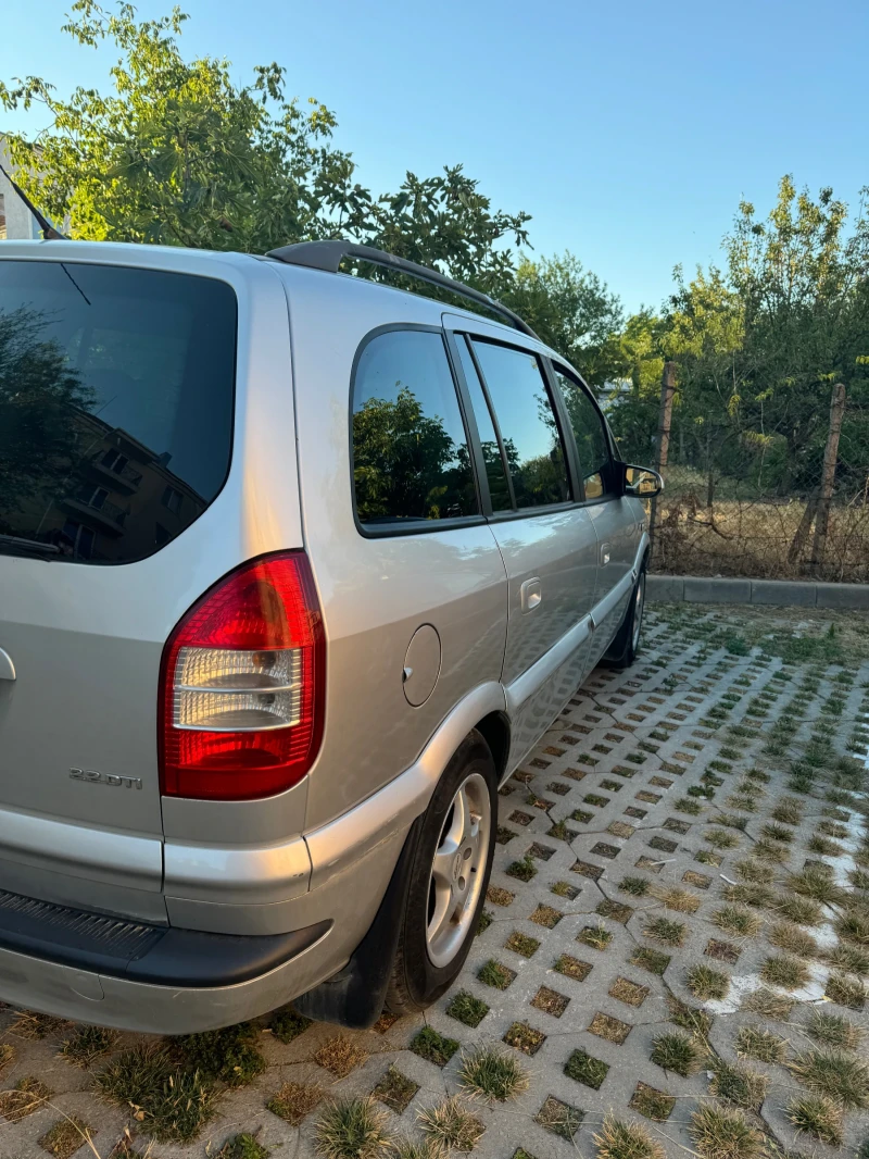 Opel Zafira 2, 2 Дизел , Facelift, 7 места, снимка 10 - Автомобили и джипове - 47920468