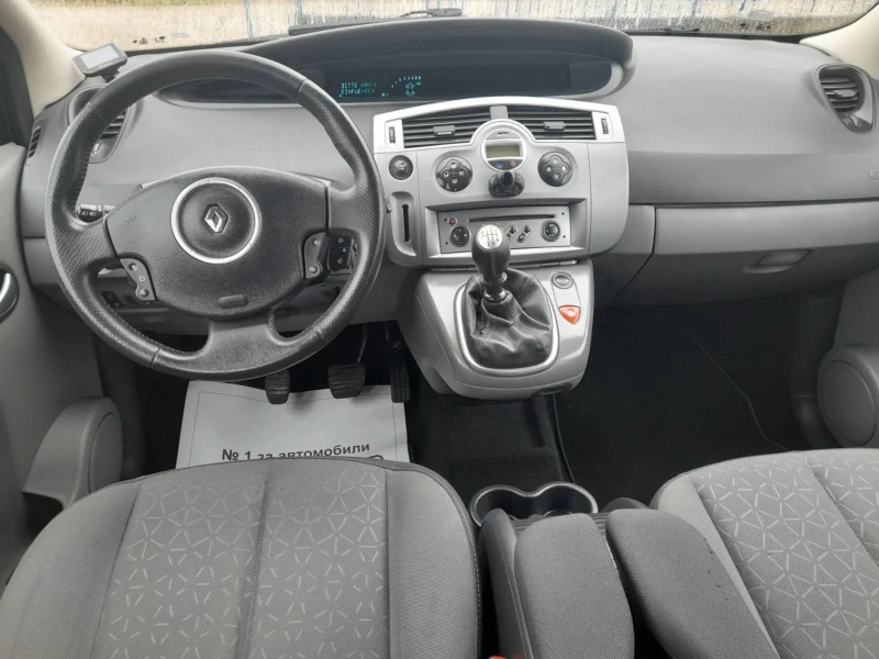 Renault Scenic 1.6i, снимка 13 - Автомобили и джипове - 48189123