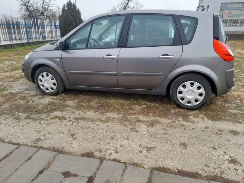 Renault Scenic 1.6i, снимка 9 - Автомобили и джипове - 48189123