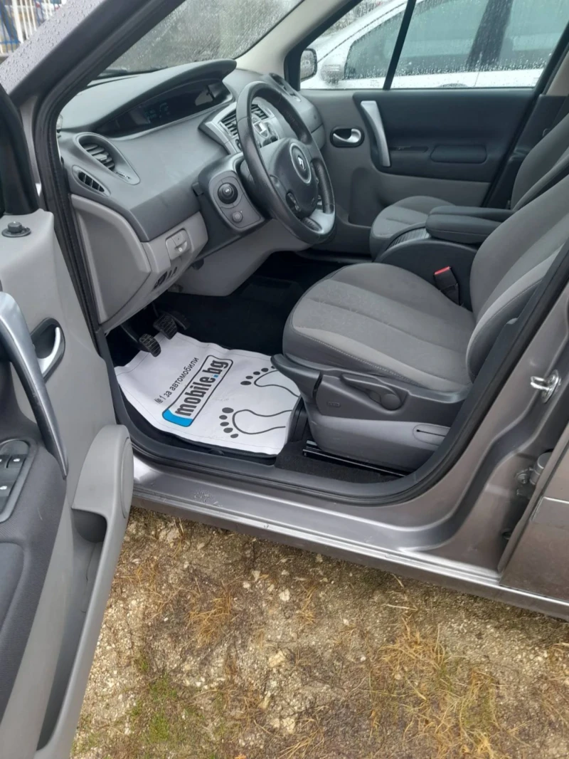 Renault Scenic 1.6i, снимка 12 - Автомобили и джипове - 48189123