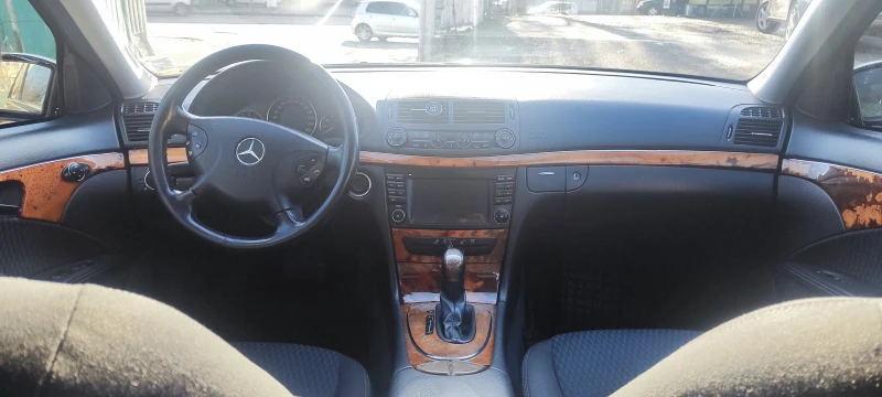 Mercedes-Benz E 240 Elegance LPG, снимка 8 - Автомобили и джипове - 48615016