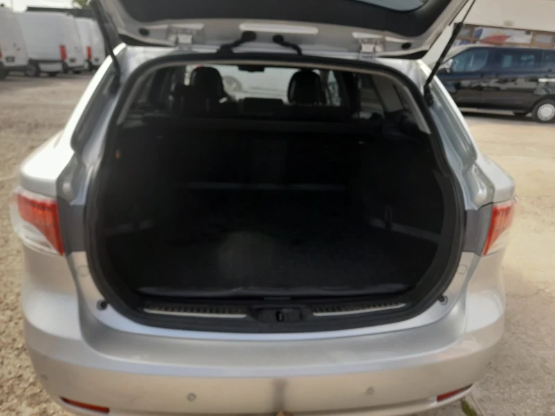 Toyota Avensis 1.8, снимка 12 - Автомобили и джипове - 50470338