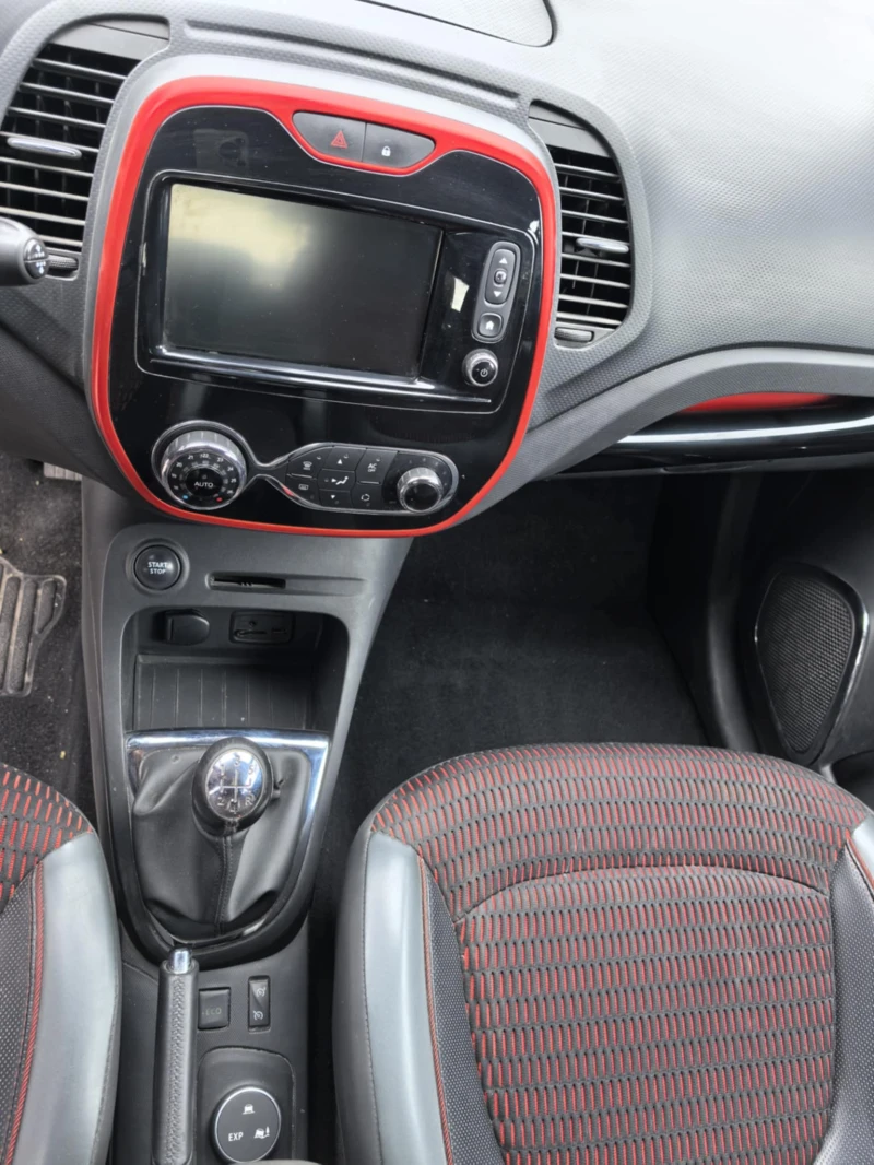 Renault Captur 1.5dci, снимка 15 - Автомобили и джипове - 51943344