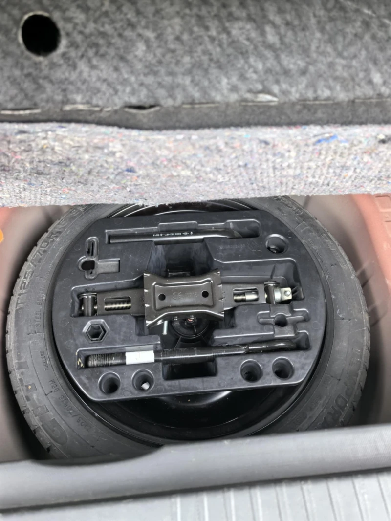 Renault Captur 1.5dci, снимка 10 - Автомобили и джипове - 51943344