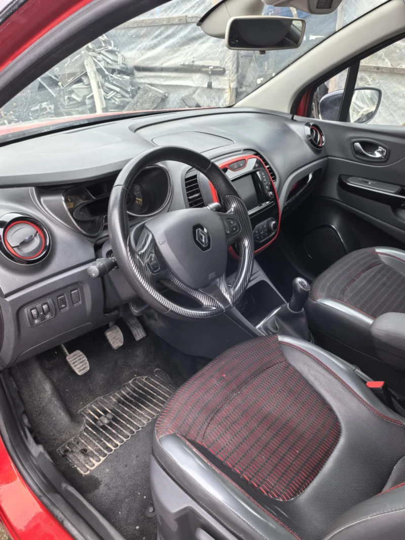 Renault Captur 1.5dci, снимка 12 - Автомобили и джипове - 51943344