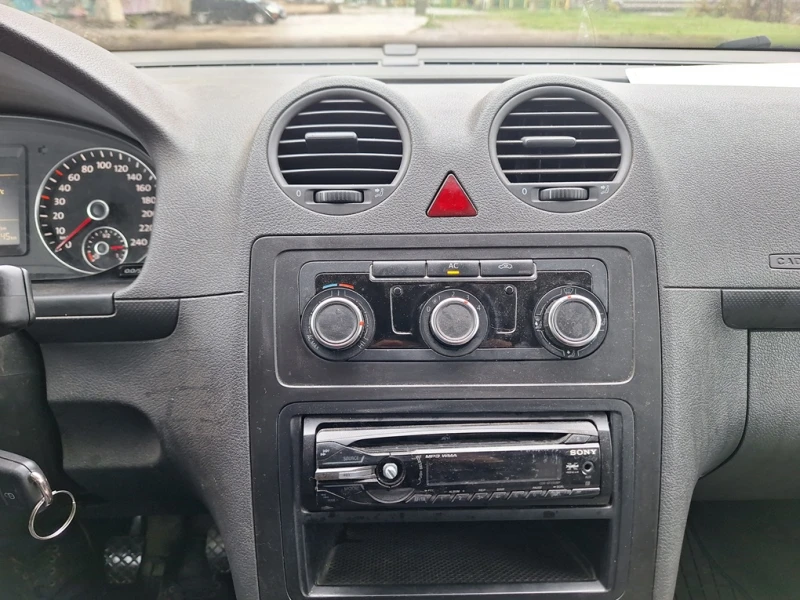 VW Caddy 1, 6 TDI, снимка 11 - Автомобили и джипове - 52595179