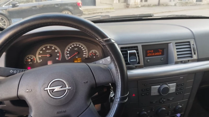Opel Vectra 1.8 клима газ 122кс., снимка 6 - Автомобили и джипове - 52887395