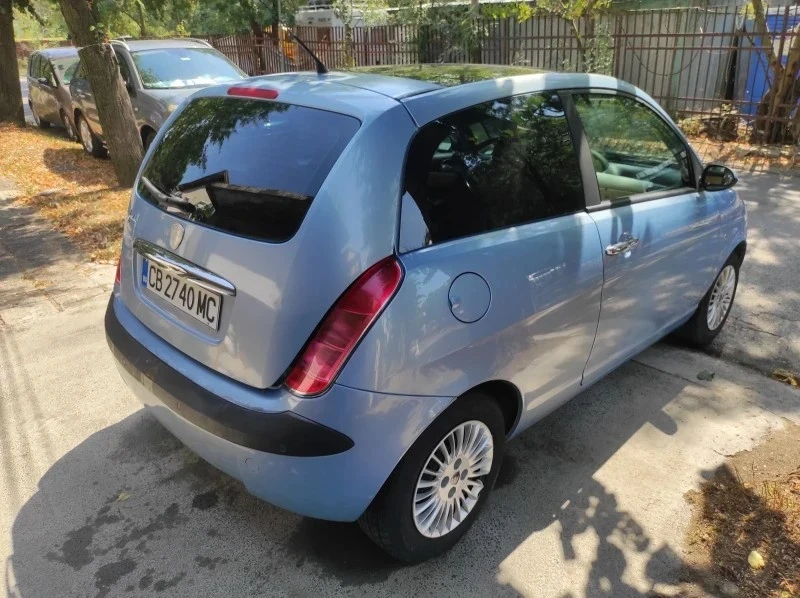 Lancia Ypsilon 1.4 16V АГУ - изображение 5