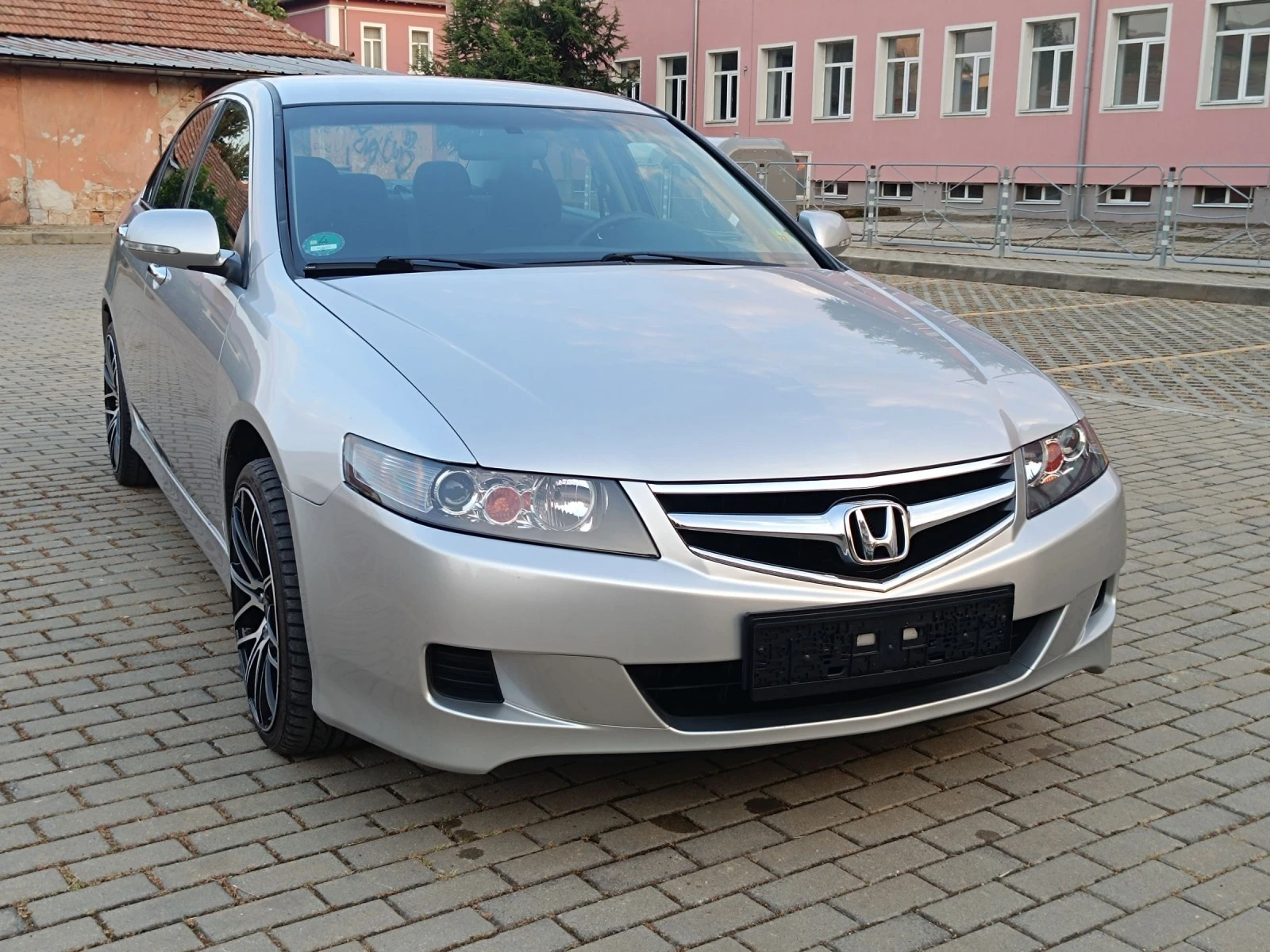 Honda Accord 2.0i Vtec///Facelift///Swiss - изображение 2