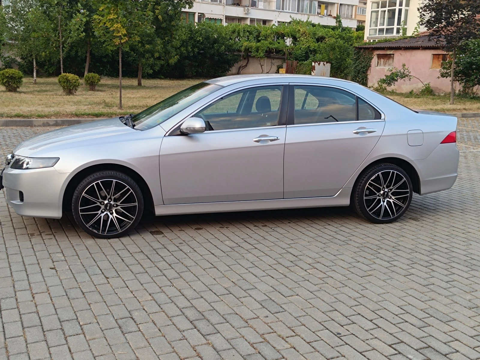 Honda Accord 2.0i Vtec///Facelift///Swiss - изображение 6