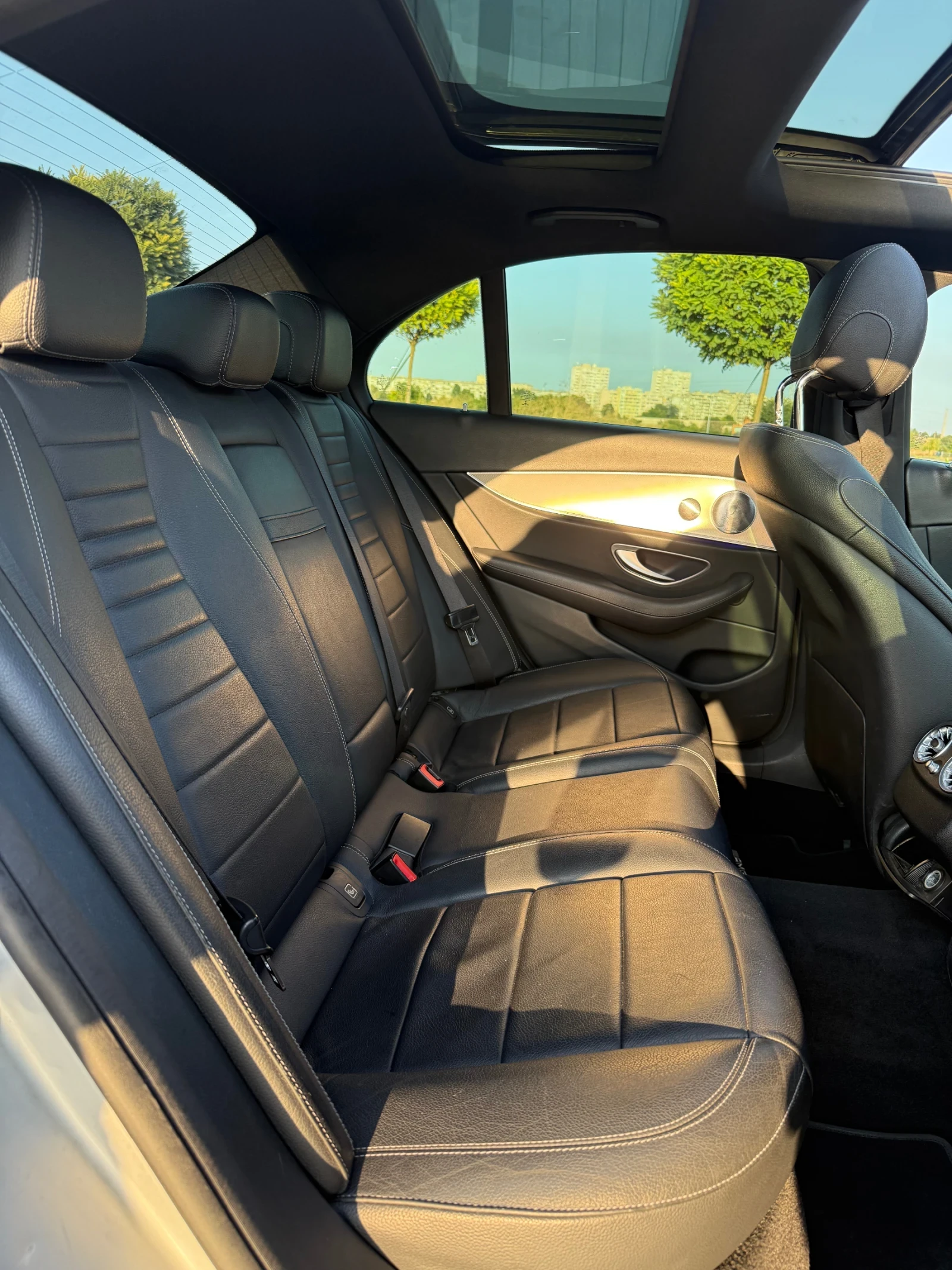 Mercedes-Benz E 220 D PANORAMA/63 AMG PACK/BURMESTER/LIZING - изображение 7