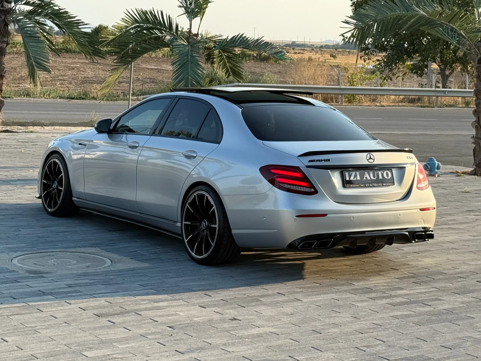 Mercedes-Benz E 220 D PANORAMA/63 AMG PACK/BURMESTER/LIZING - изображение 4