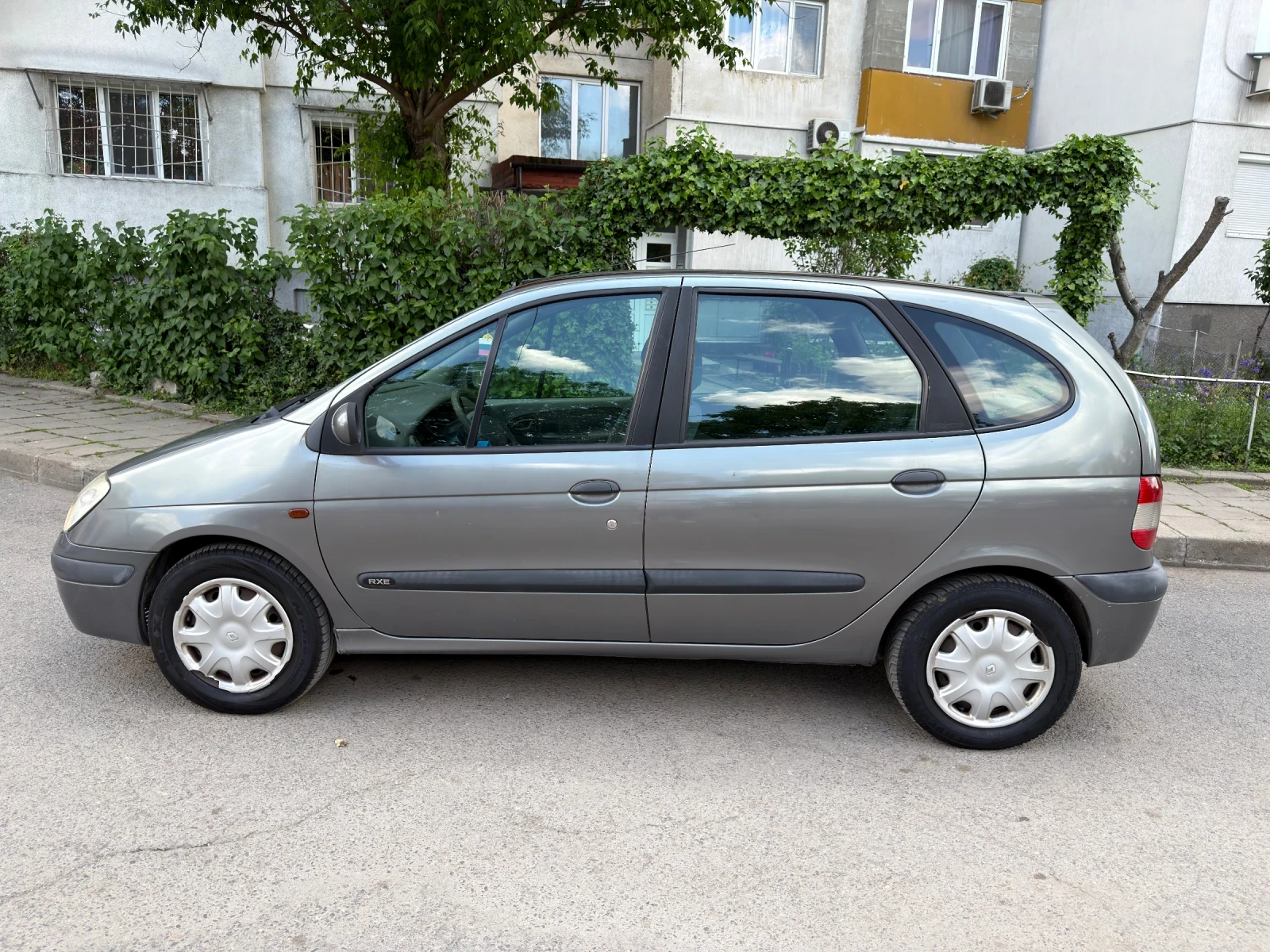 Renault Scenic, снимка 8 - Автомобили и джипове - 54682536