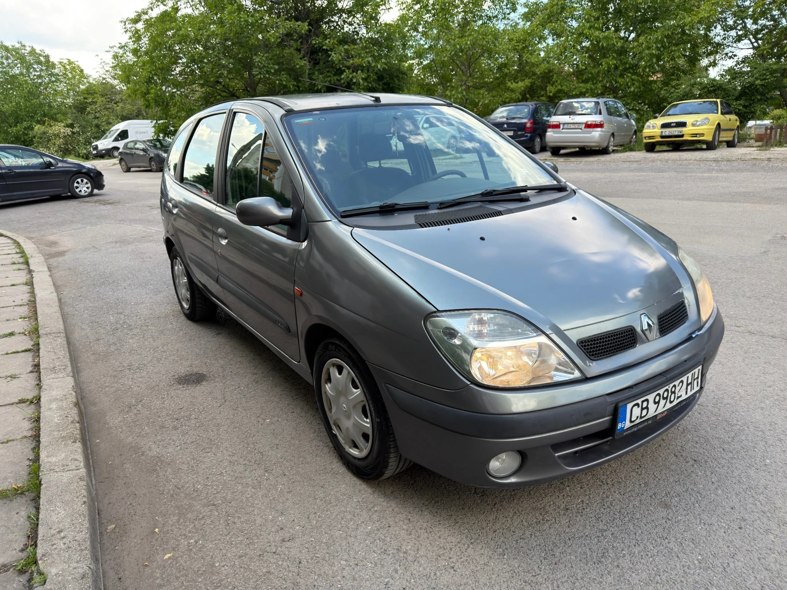 Renault Scenic, снимка 3 - Автомобили и джипове - 54682536