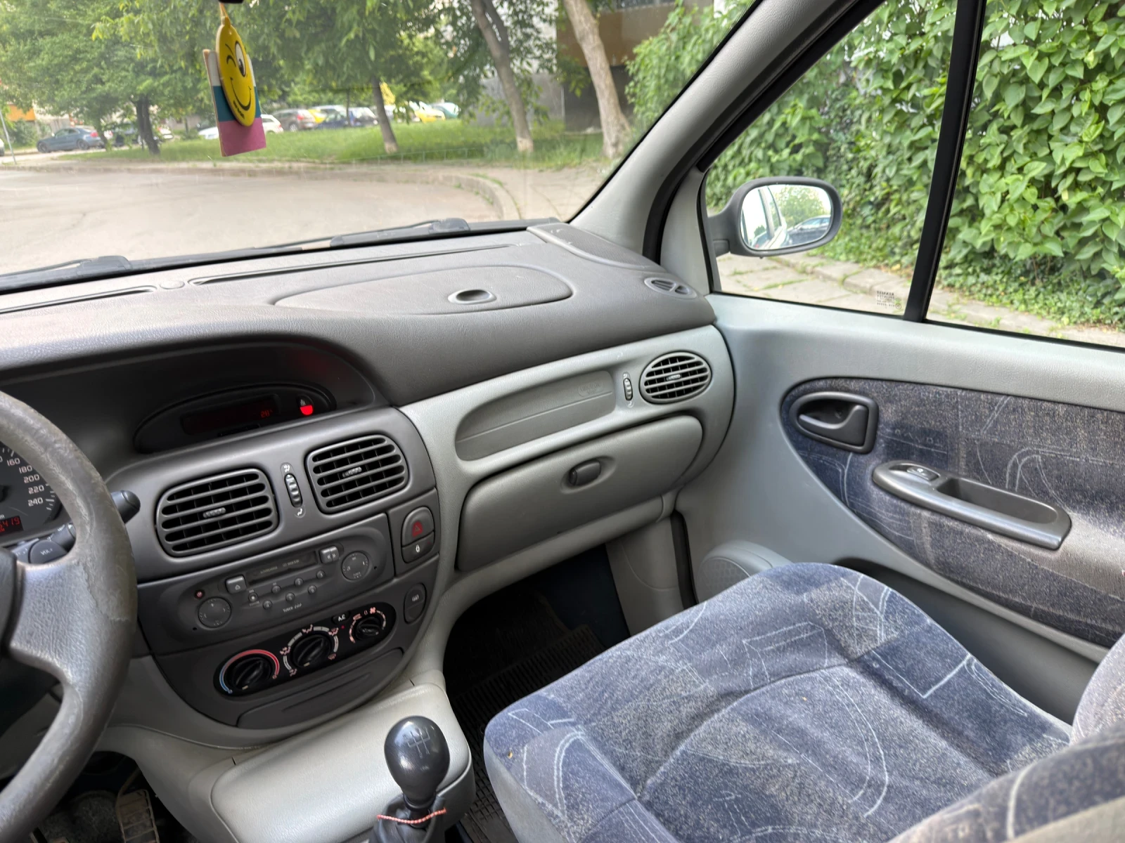 Renault Scenic, снимка 13 - Автомобили и джипове - 54682536