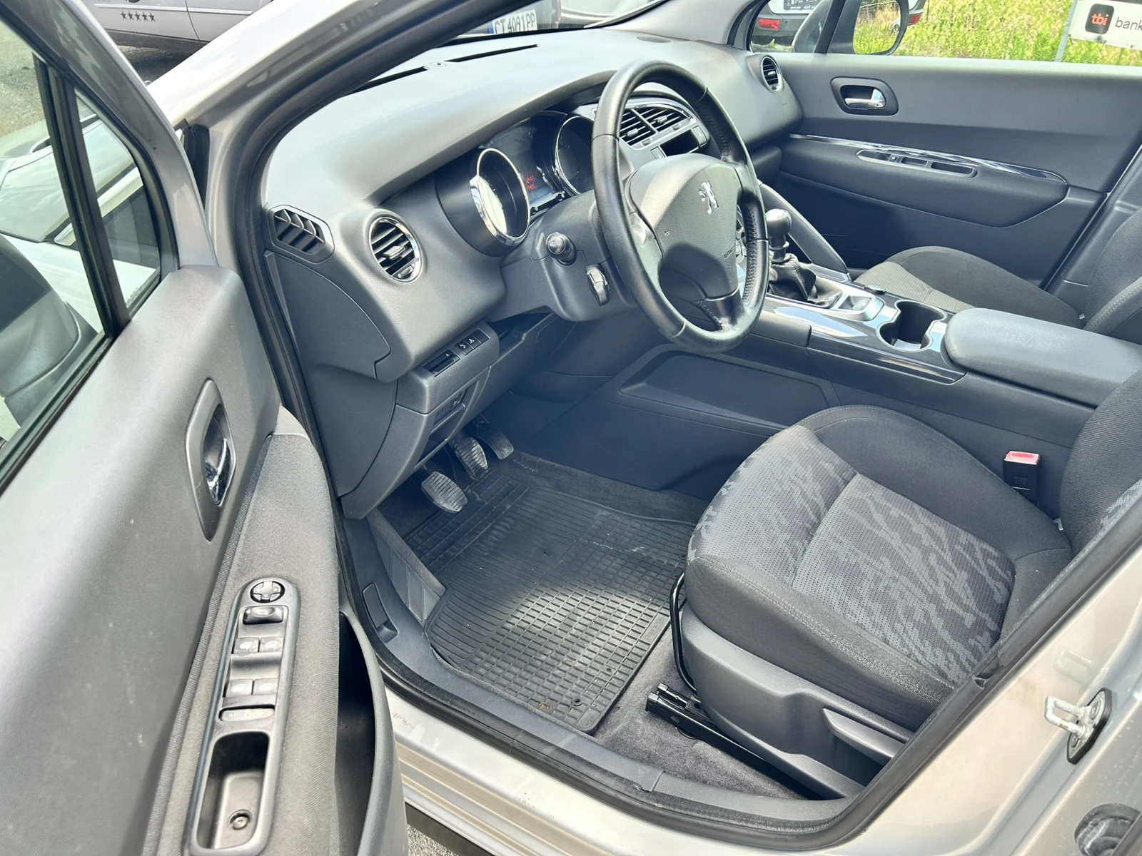 Peugeot 3008 1.6HDI, снимка 9 - Автомобили и джипове - 55431640