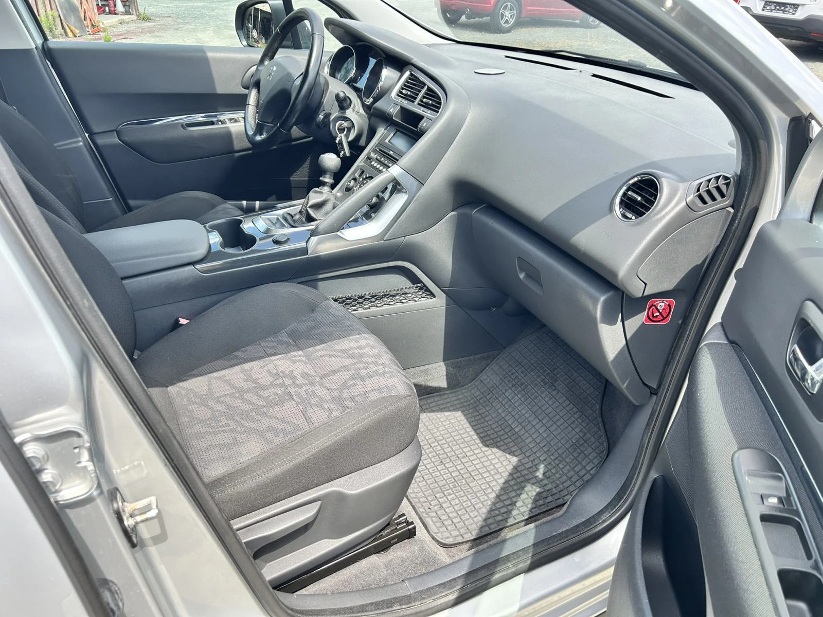 Peugeot 3008 1.6HDI, снимка 12 - Автомобили и джипове - 55431640