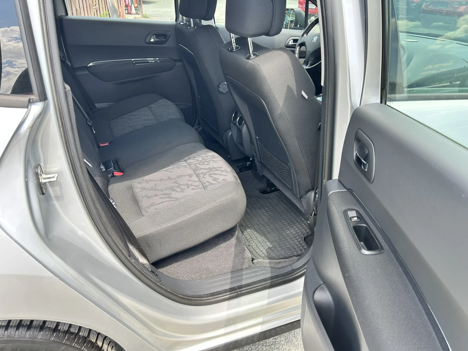 Peugeot 3008 1.6HDI, снимка 11 - Автомобили и джипове - 55431640