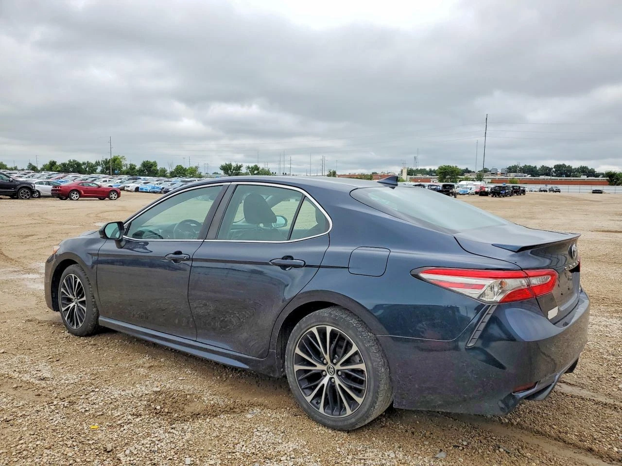 Toyota Camry 2.5l Se, снимка 2 - Автомобили и джипове - 56202871