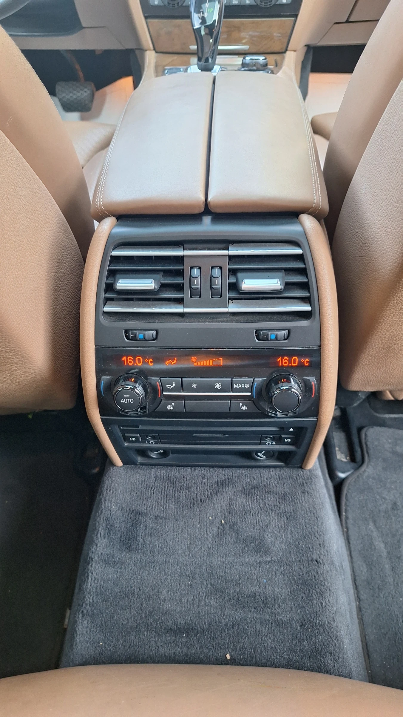 BMW 750 Xdrive , снимка 11 - Автомобили и джипове - 56588423
